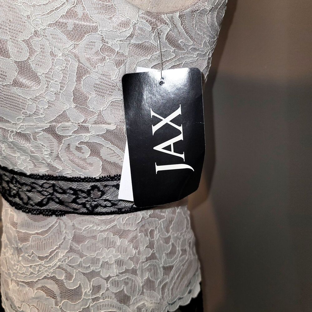 JAX Two Toned Ivory/Black Lace Fitted Dress with Lace Belt Size 2 - Picture 8 of 10